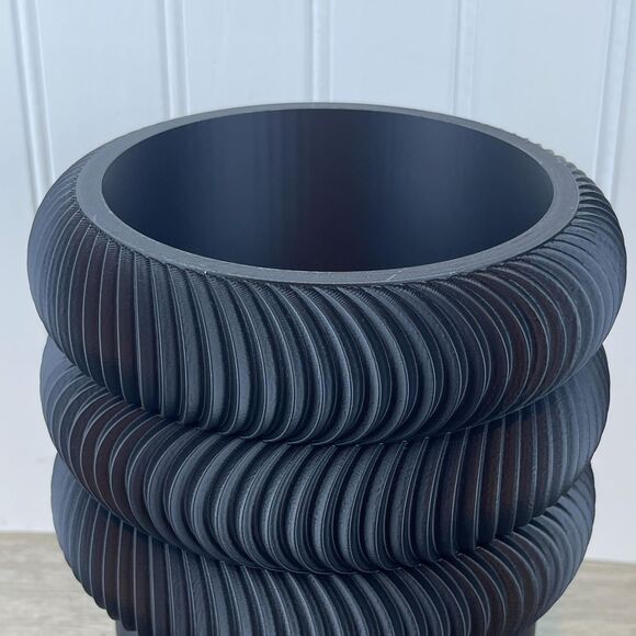 The Maro Planter Pot, Flower Pot, Indoor Planter w/ Drainage Holes - Picture 3 of 9